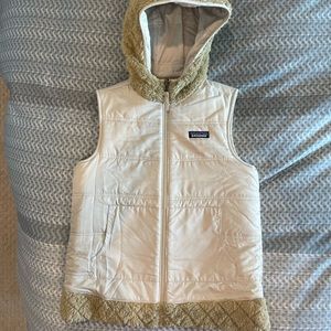 Patagonia Womens Hooded reversible vest Small